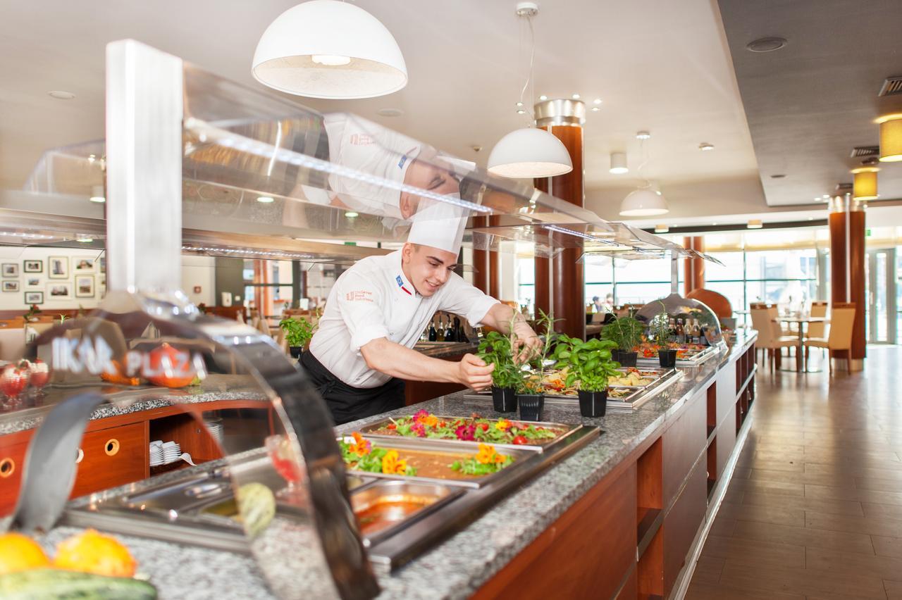 Ikar Plaza Hotel Колобжег Екстериор снимка